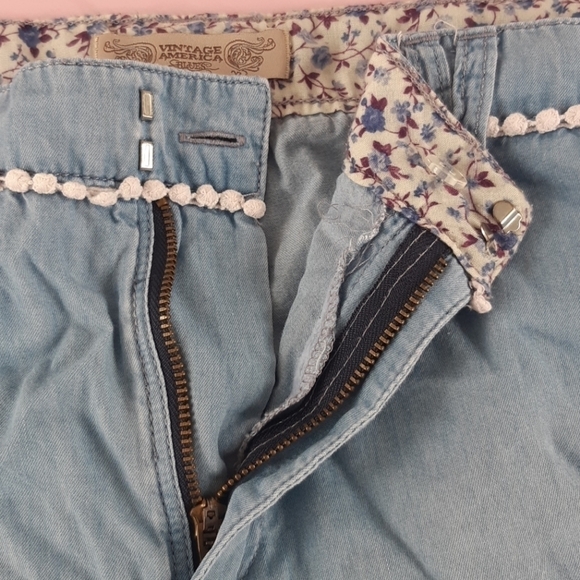 Jean shorts lightweight light blue denim white lace trim accents womans size 10 - Picture 4 of 16
